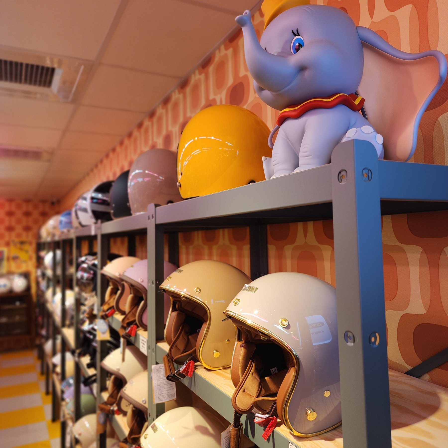 安全帽商品展示特寫